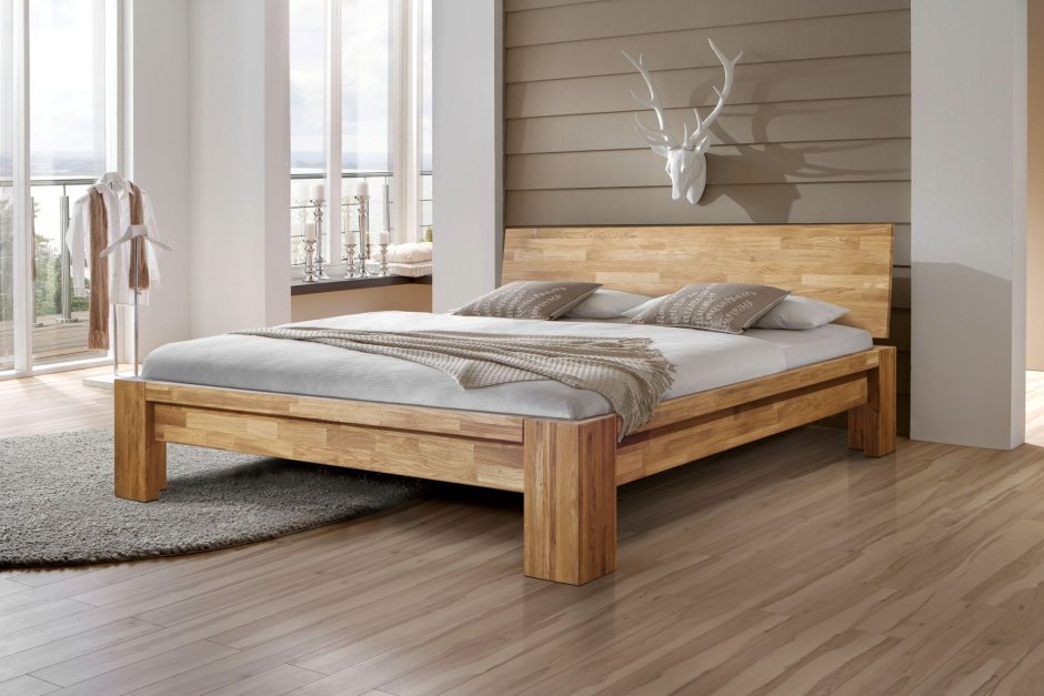 Кровать двуспальная из дерева