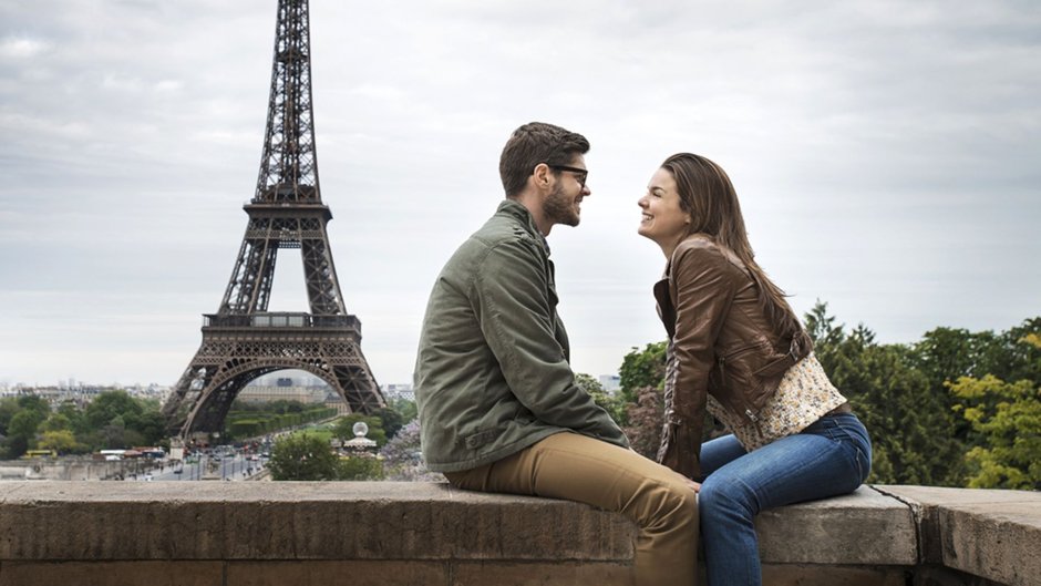 Влюбленные пары в Париже