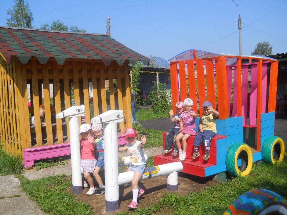 Постройки на участке детского сада
