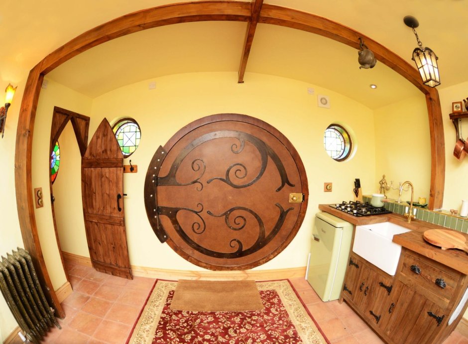 Сказочная деревянная дверь