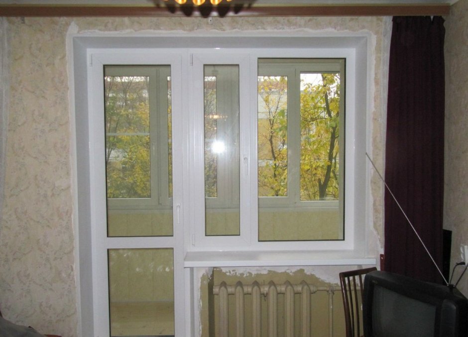 Дверь балконная штульповая Rehau