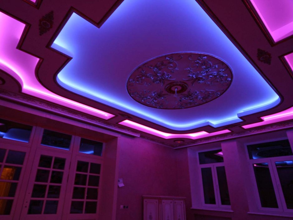 Натяжной потолок с диодной подсветкой