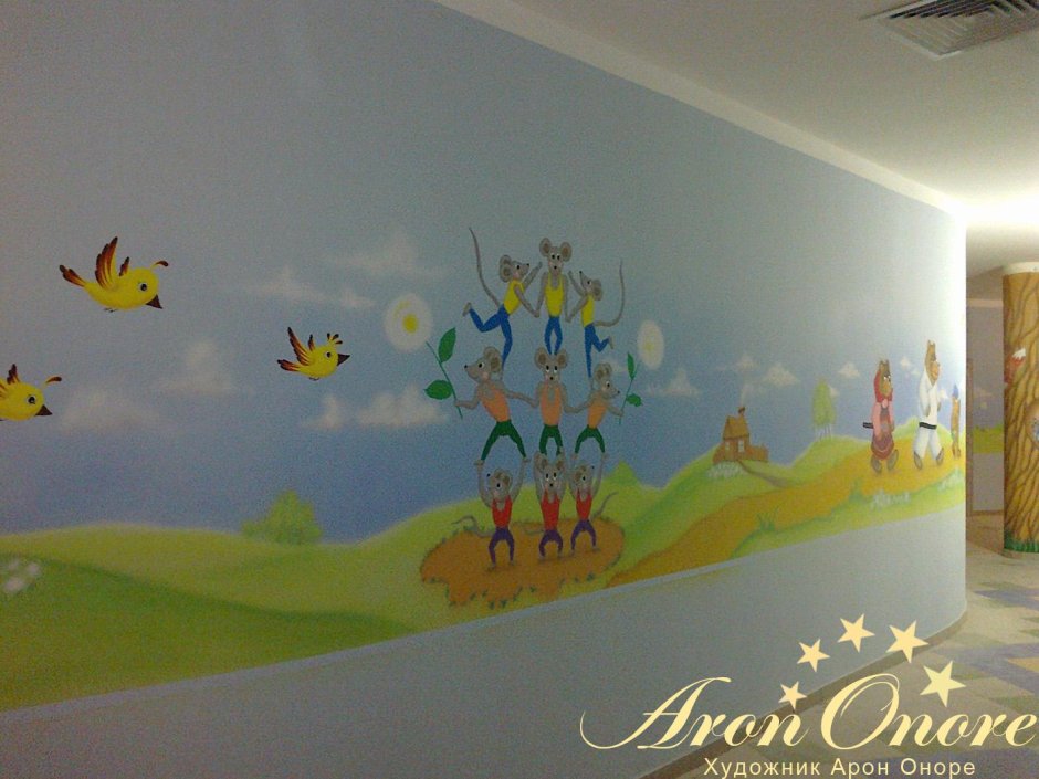 Рисунки на стенах в детскую поликлинику