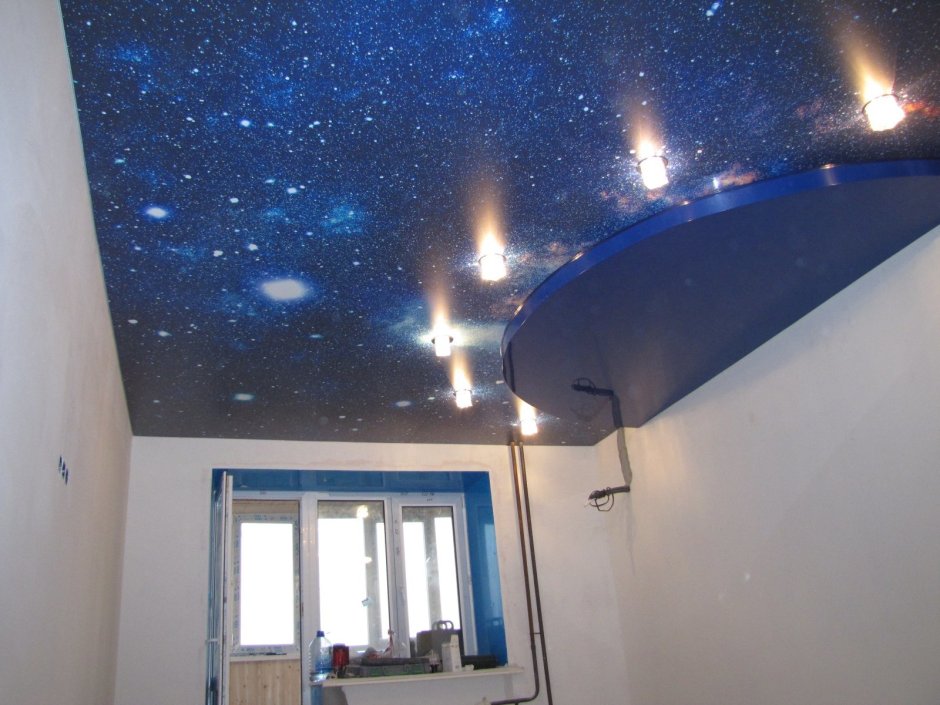 Двухуровневый натяжной потолок звездное небо