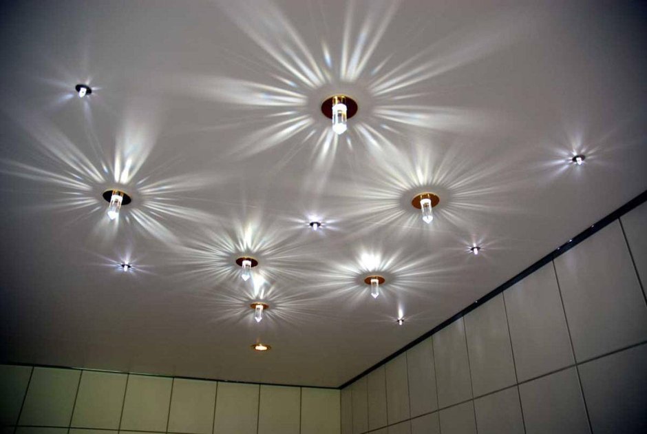 Схемы расположения точечных светильников на натяжном потолке