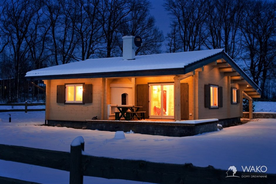 Одноэтажный дом зимой