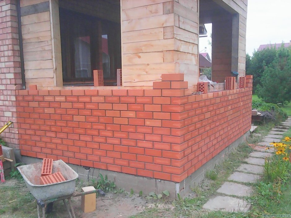 Фасад из облицовочного кирпича