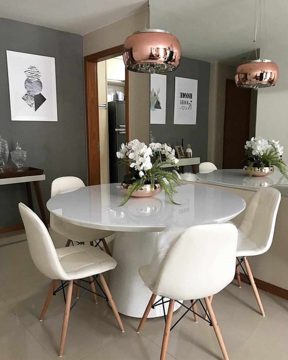 Обеденный стол Barnes Round Dining Table