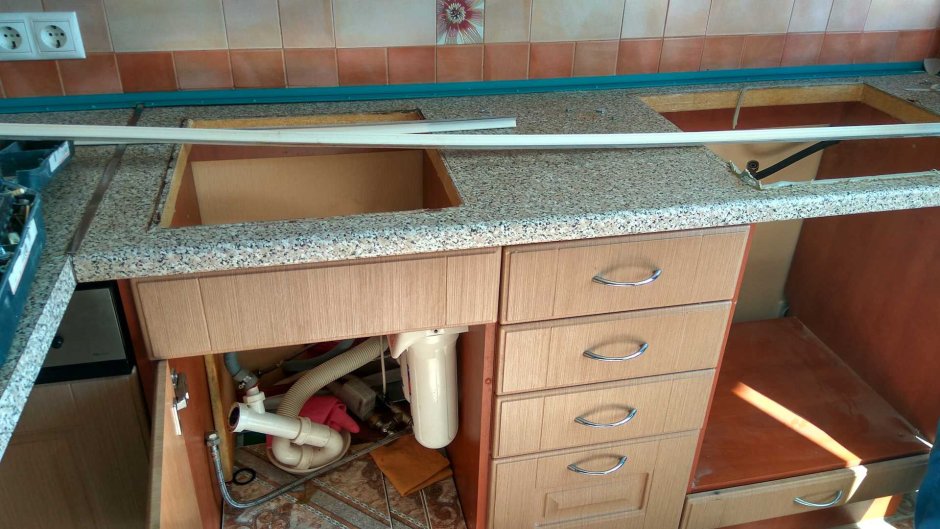 Монтаж столешницы на кухне