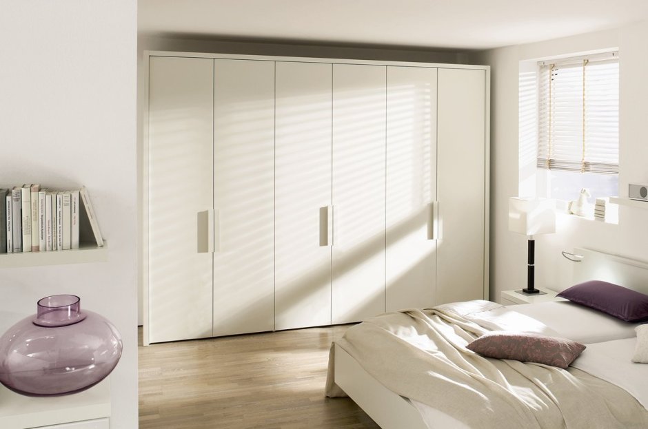 Стильный шкаф в прихожую