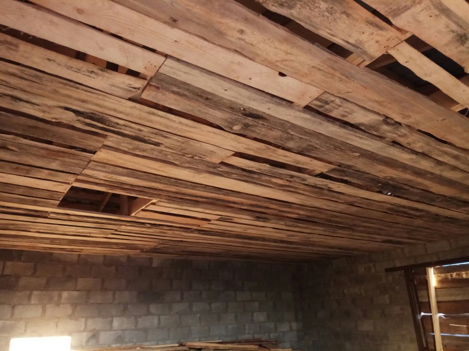 Потолок деревянный черновой