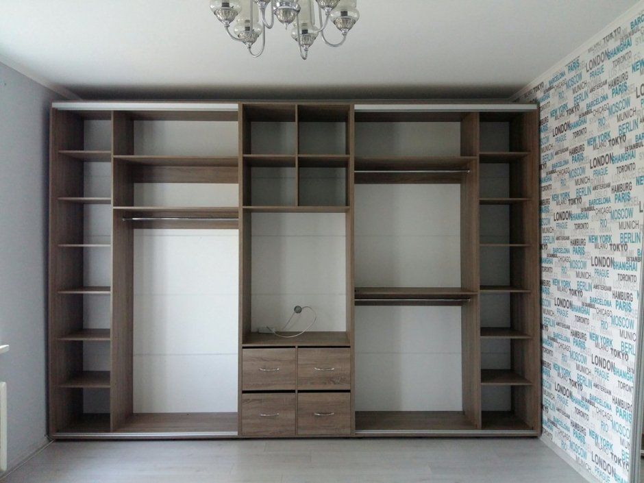 Встроенные шкафы в зал