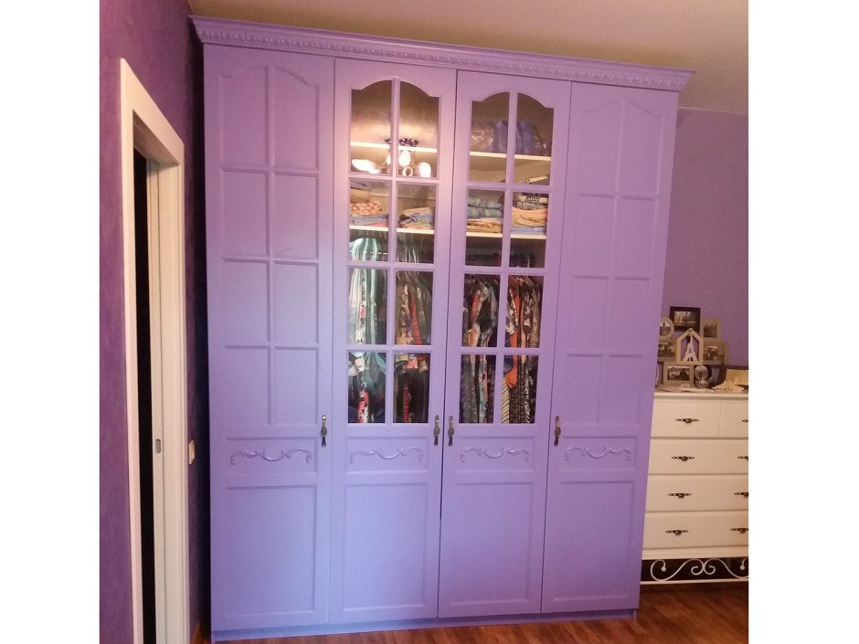 Шкаф фиолетового цвета