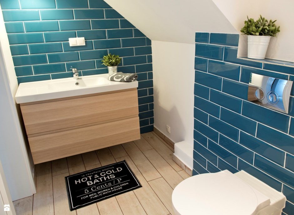 Старая плитка в ванной