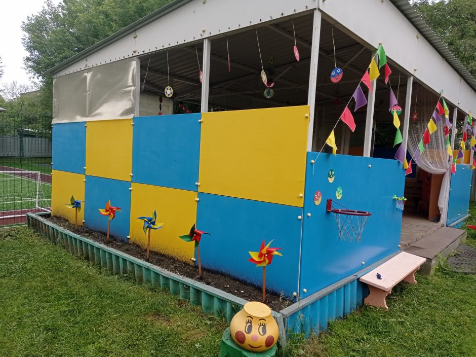 Летнее украшение веранды в детском саду