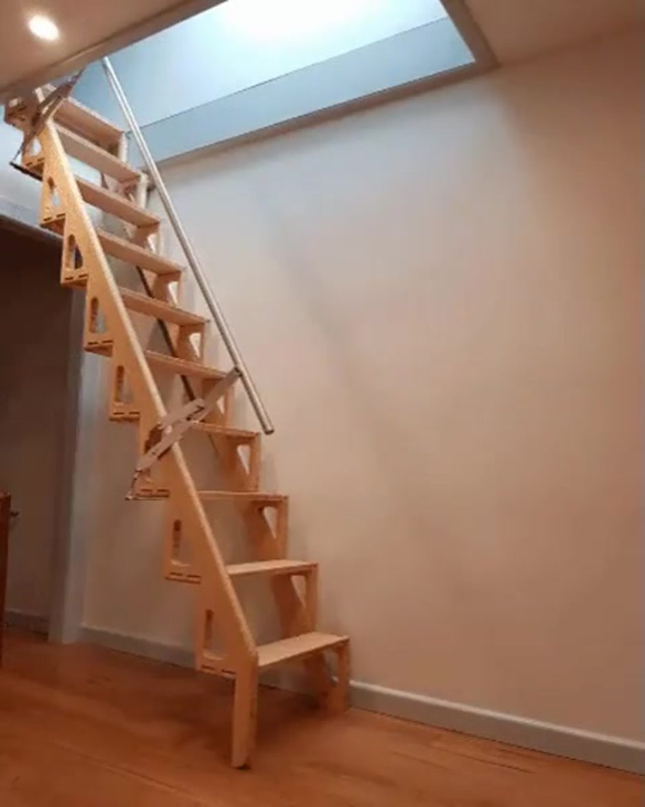 Лестница складываемая к стене