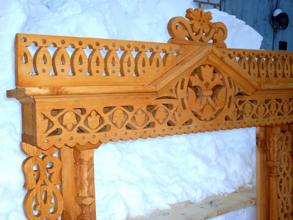 4) Сквозная (прорезная, пропильная, ажурная) резьба