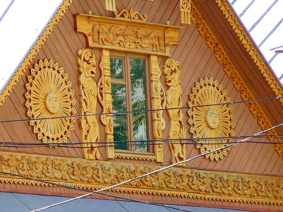 Прорезная домовая резьба, фронтоны