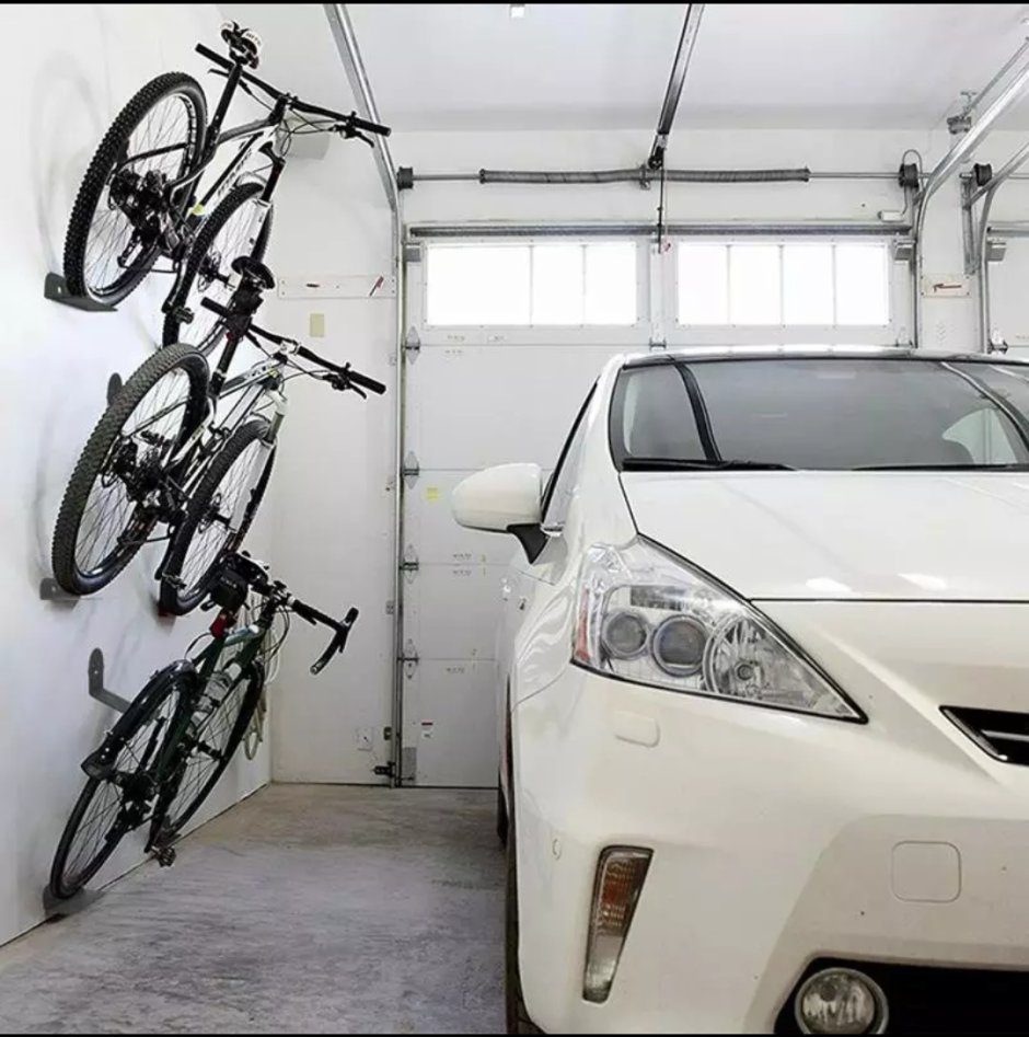 Крепление для хранения велосипеда в гараже