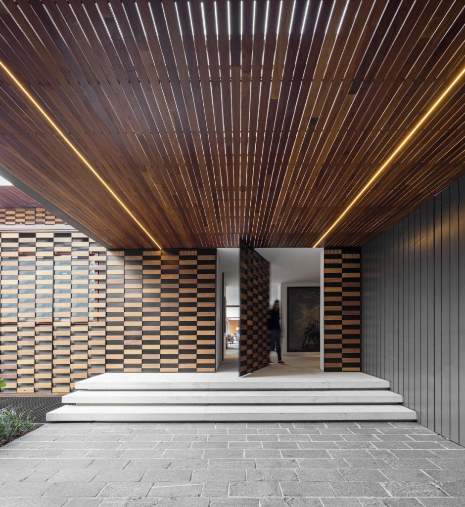 Реечный деревянный фасад