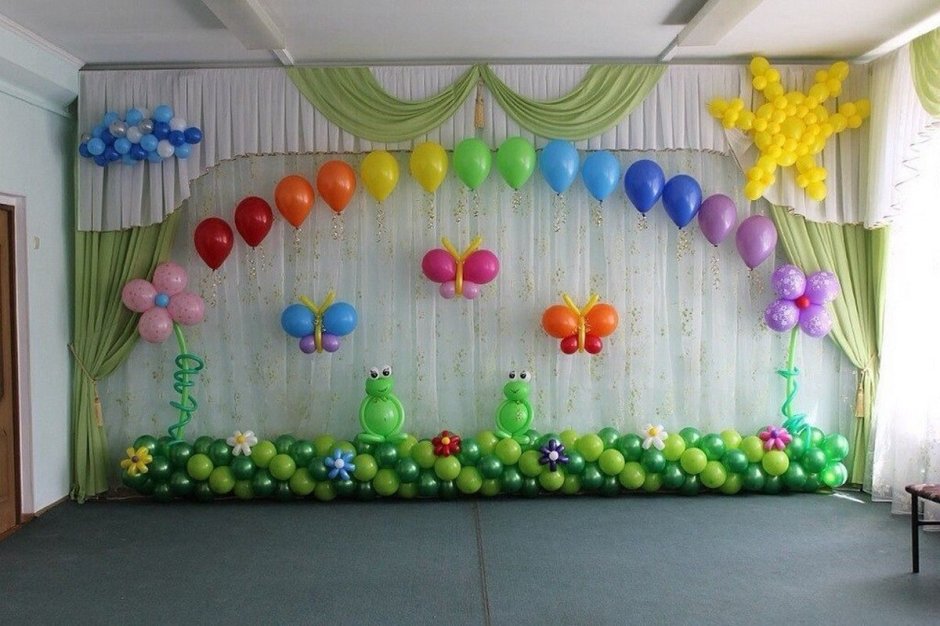 Украшение шарами на выпускной в детском саду