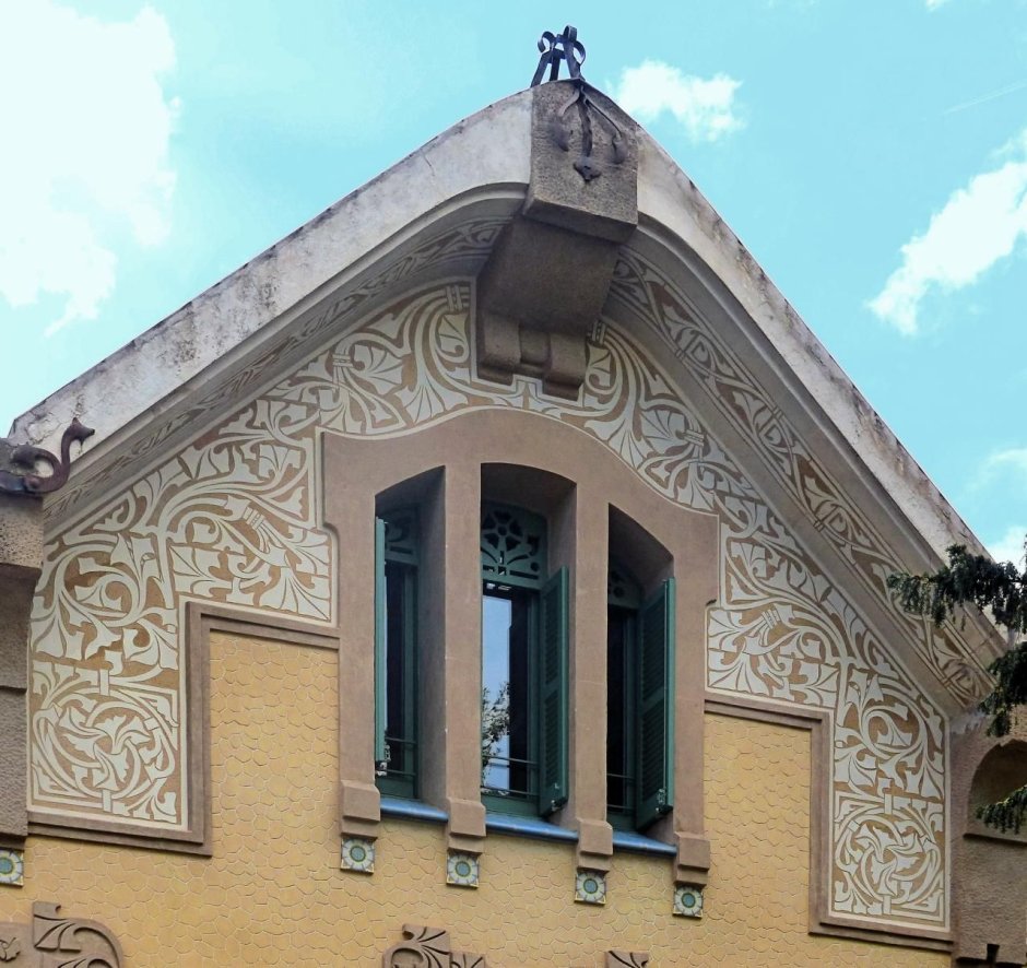 Фасад с фронтоном