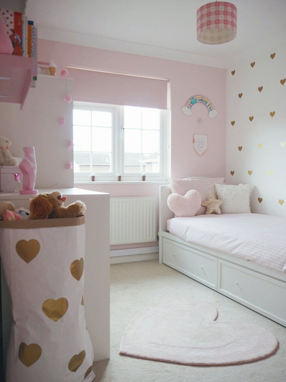 Маленькая детская комната для девочки