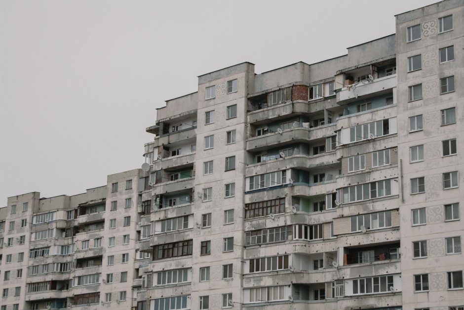 Серые многоэтажки