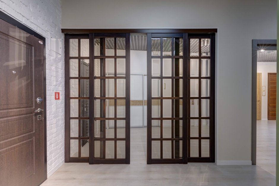 Раздвижные двери межкомнатные двустворчатые со стеклом