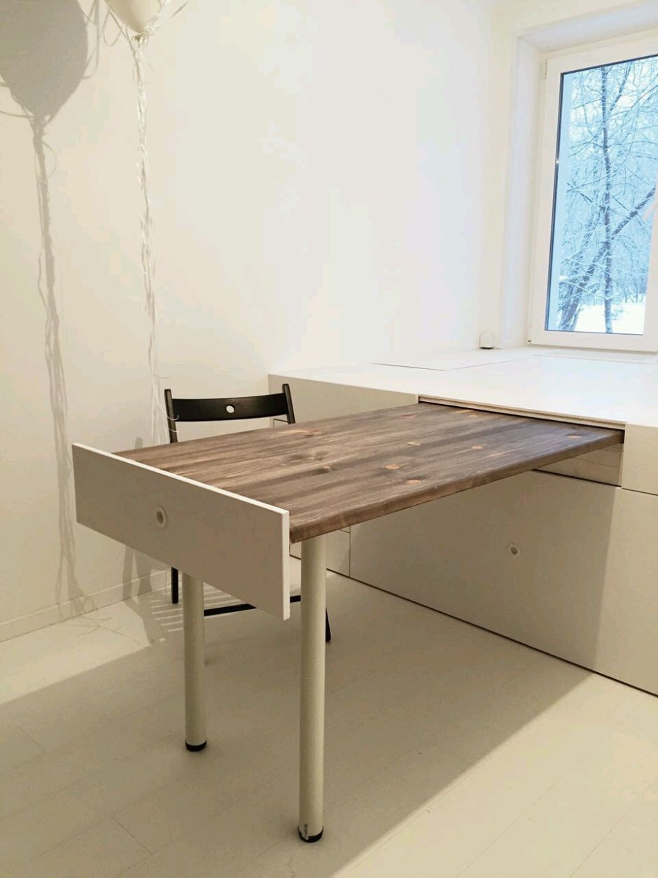 Складной стол со стульями внутри