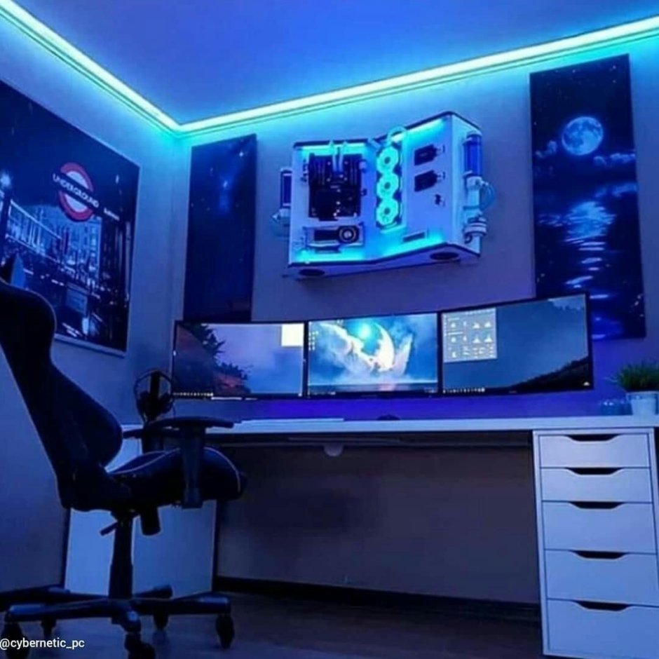 Компьютерная комната с подсветкой