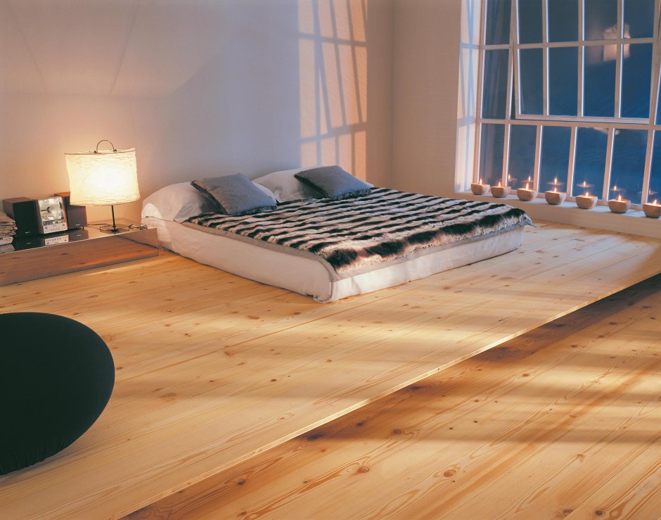 Кровать на полу