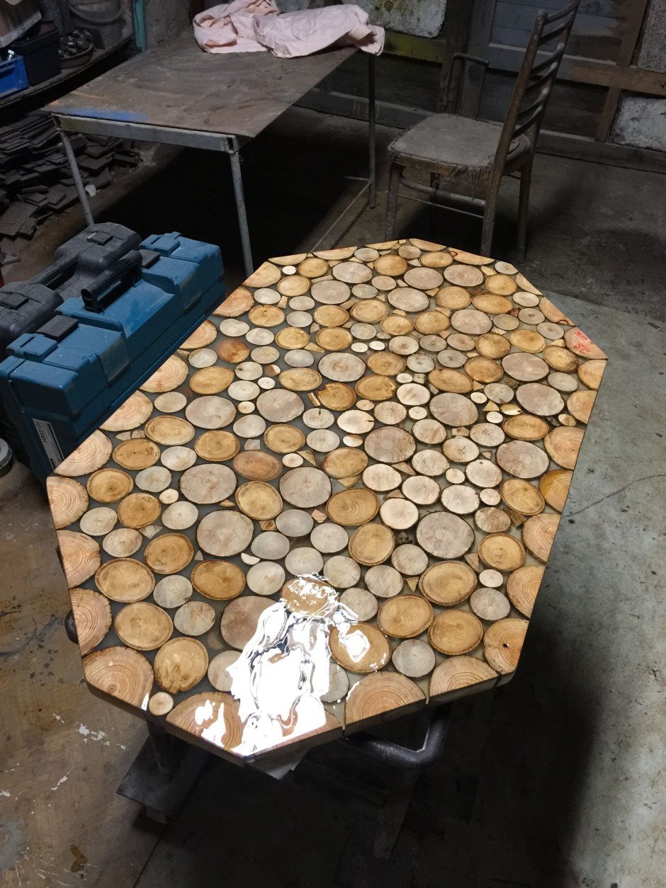 Стол из спилов