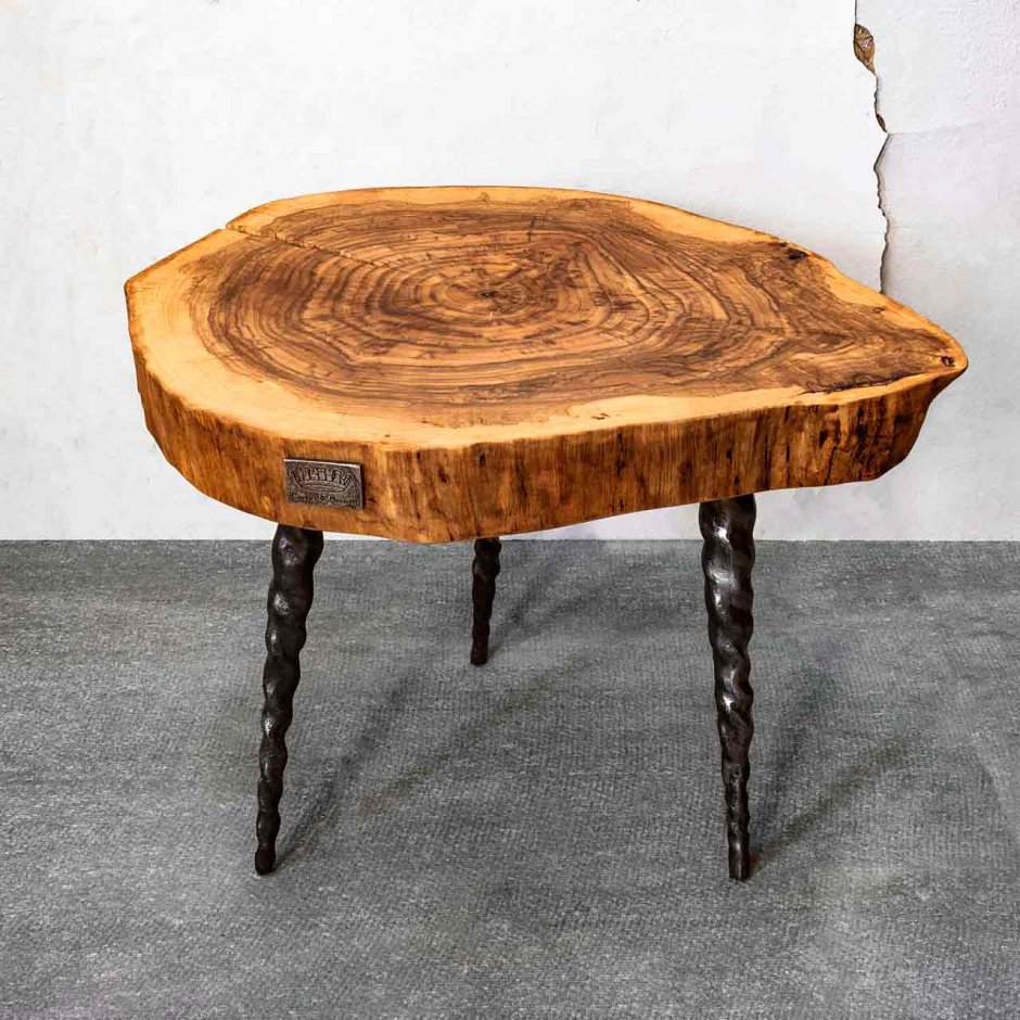 Мини столик из спила дерева