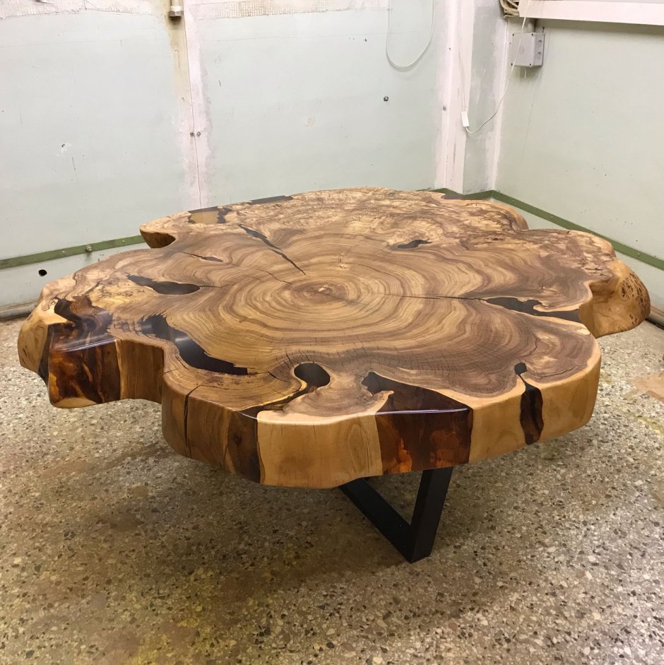 Журнальный столик из среза дерева