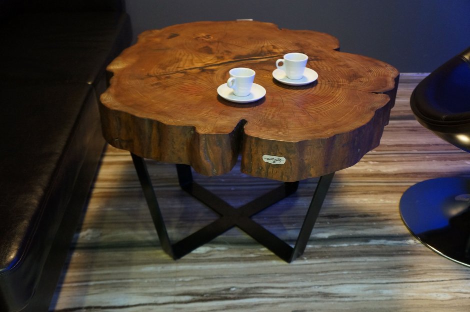 Кофейный столик из спила акации