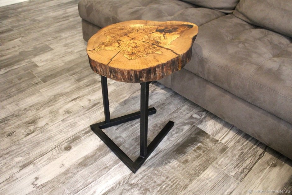 Прикроватный столик из спила дерева