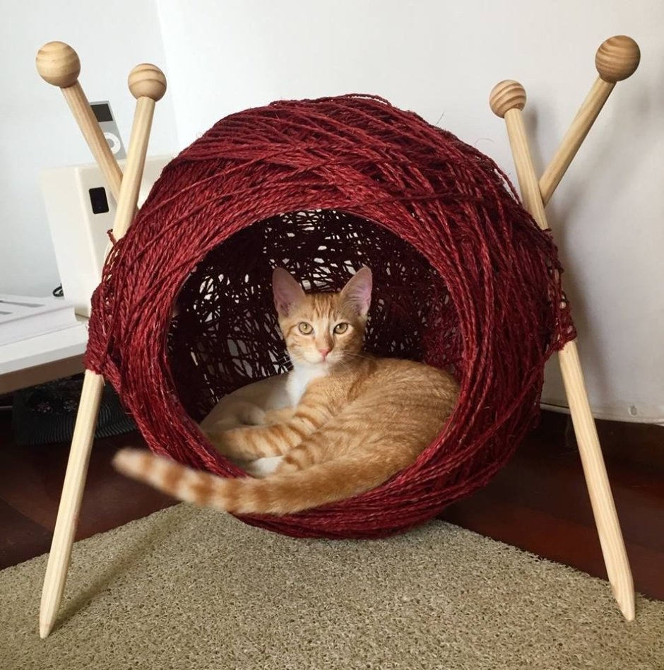 Вязаная лежанка для кошки