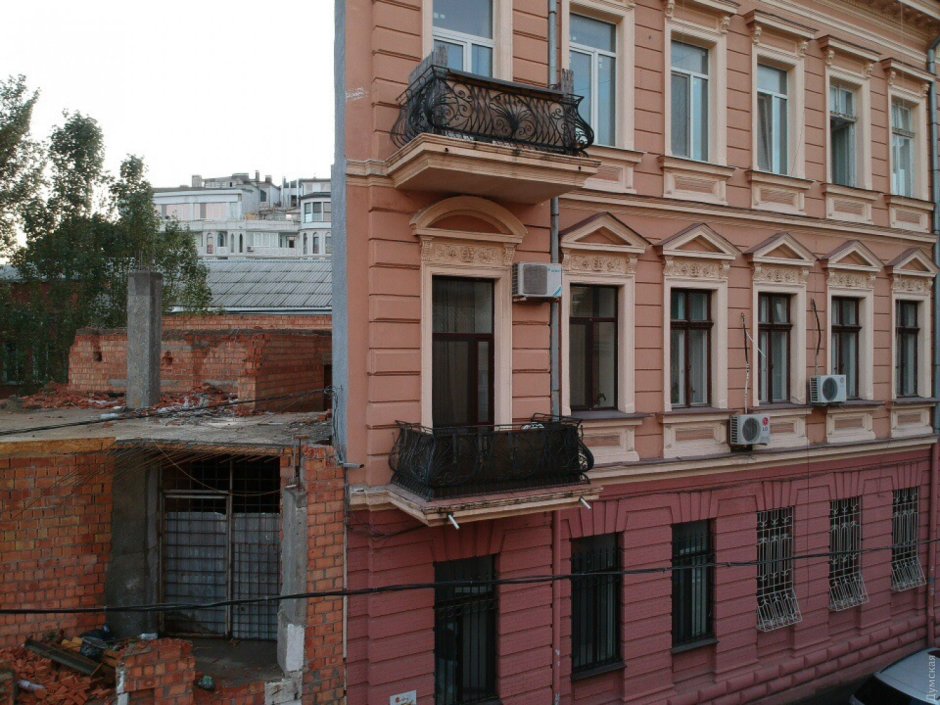 Плоский дом в Москве на Таганке
