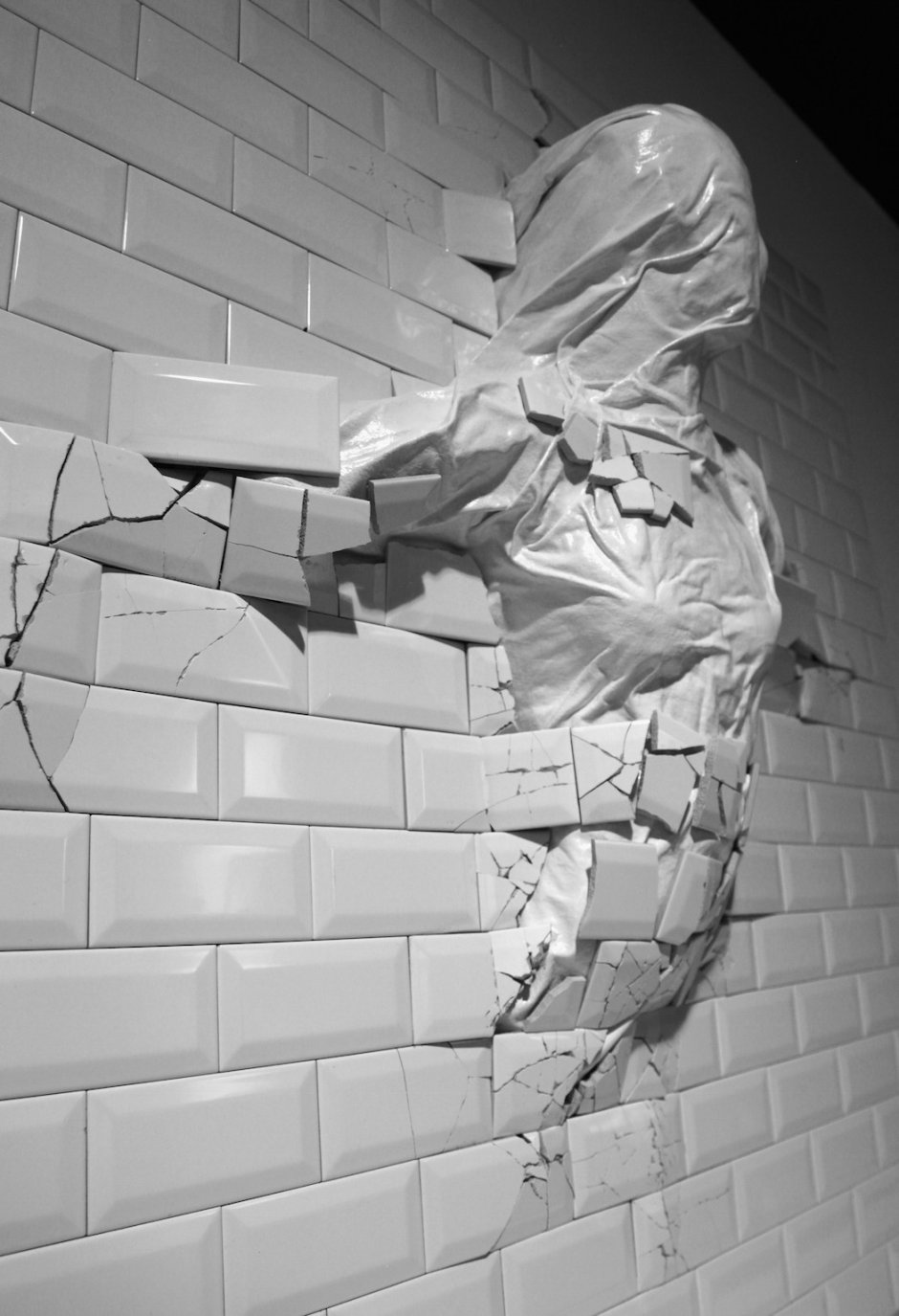 Проломленная стена