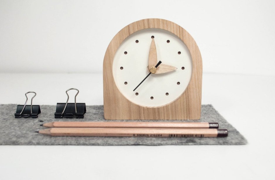 Часы Skeleton Table Clock