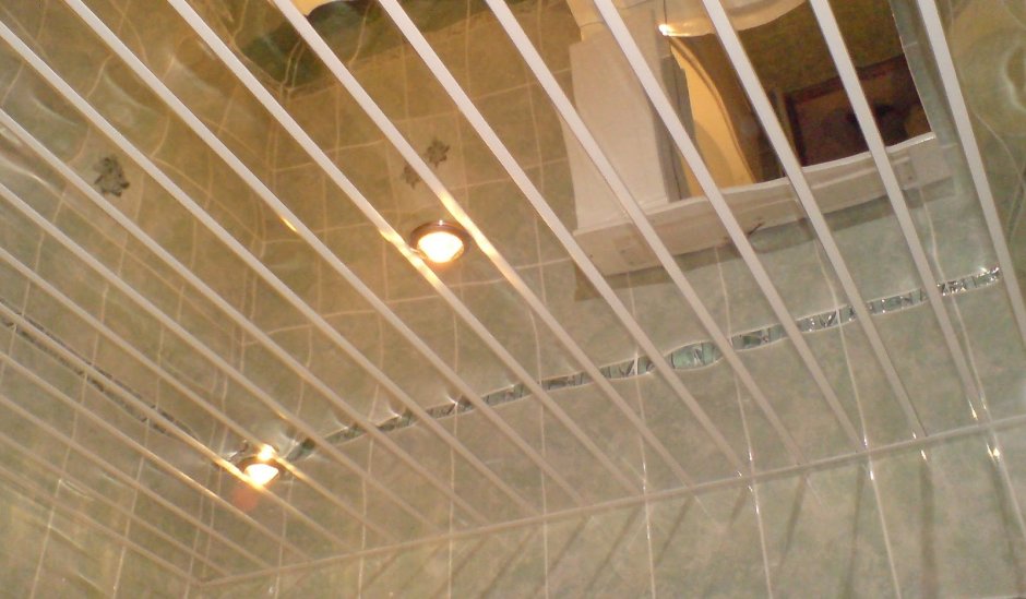 Зеркальный подвесной реечный потолок