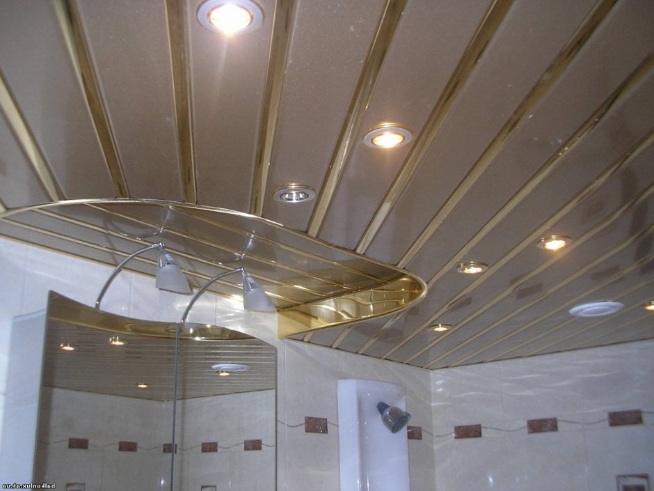 Реечный потолок в ванну