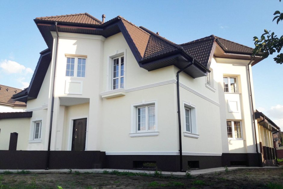 Оштукатуренный фасад здания