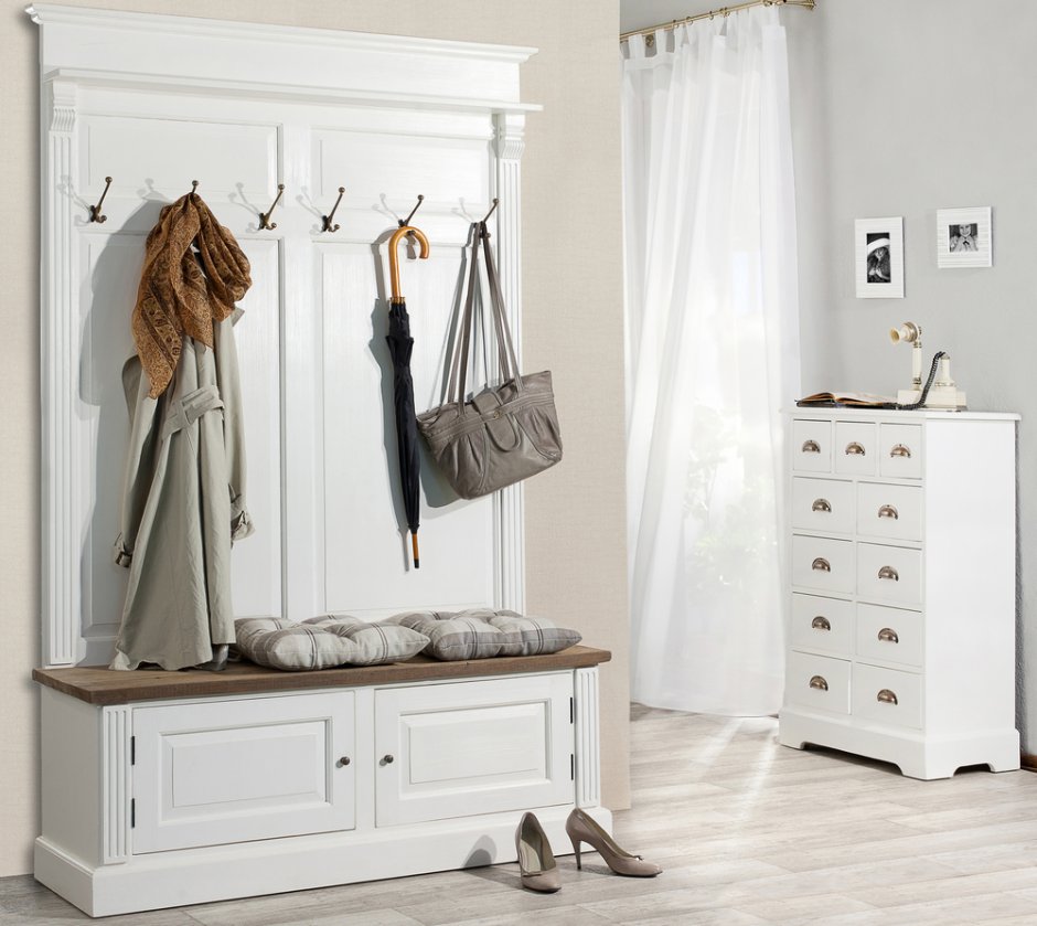 Деревянная прихожая