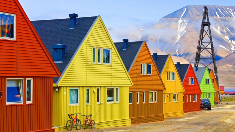 Разноцветные деревянные дома