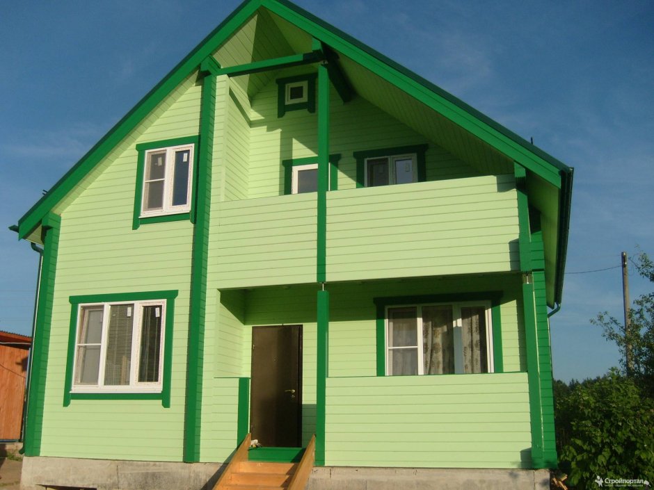 Зеленый фасад дома