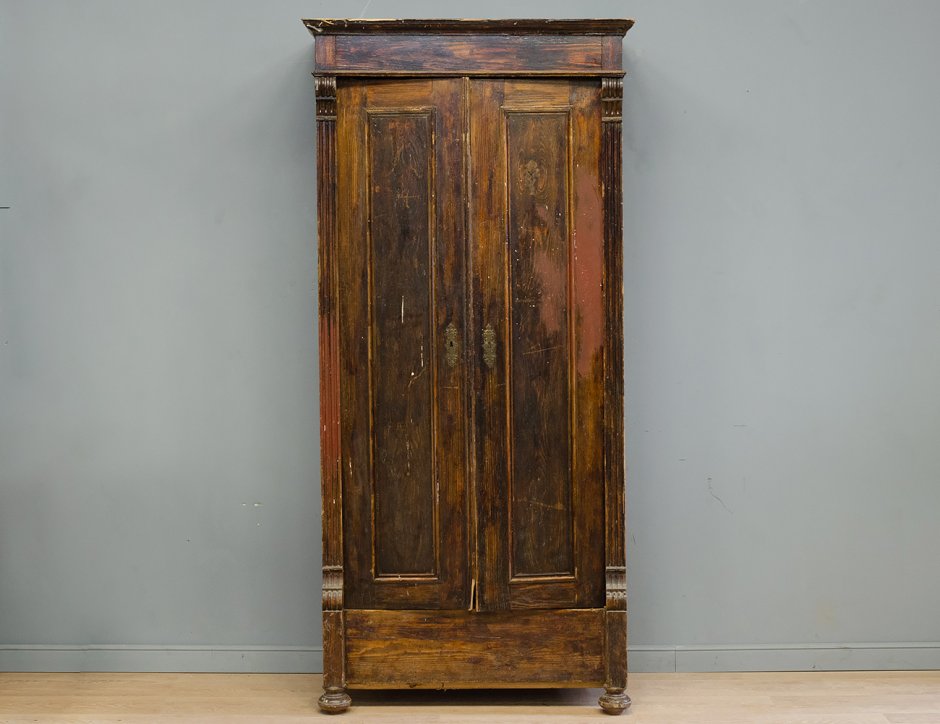Платяной шкаф старинный 19 век