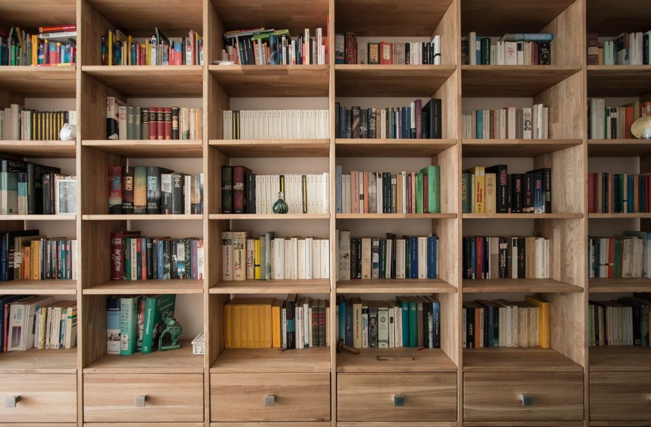 Для книжных полок в библиотеке