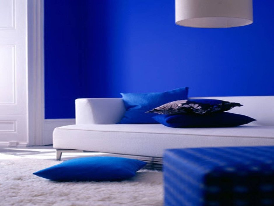Квартира с синими стенами